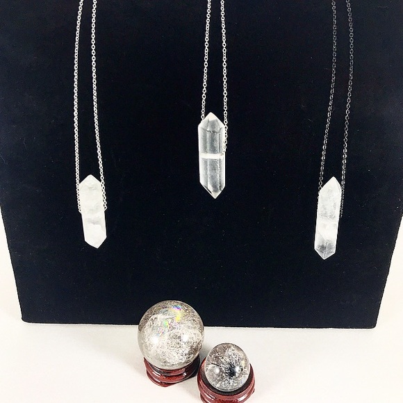 Graduated double point quartz crystal necklace and earring set